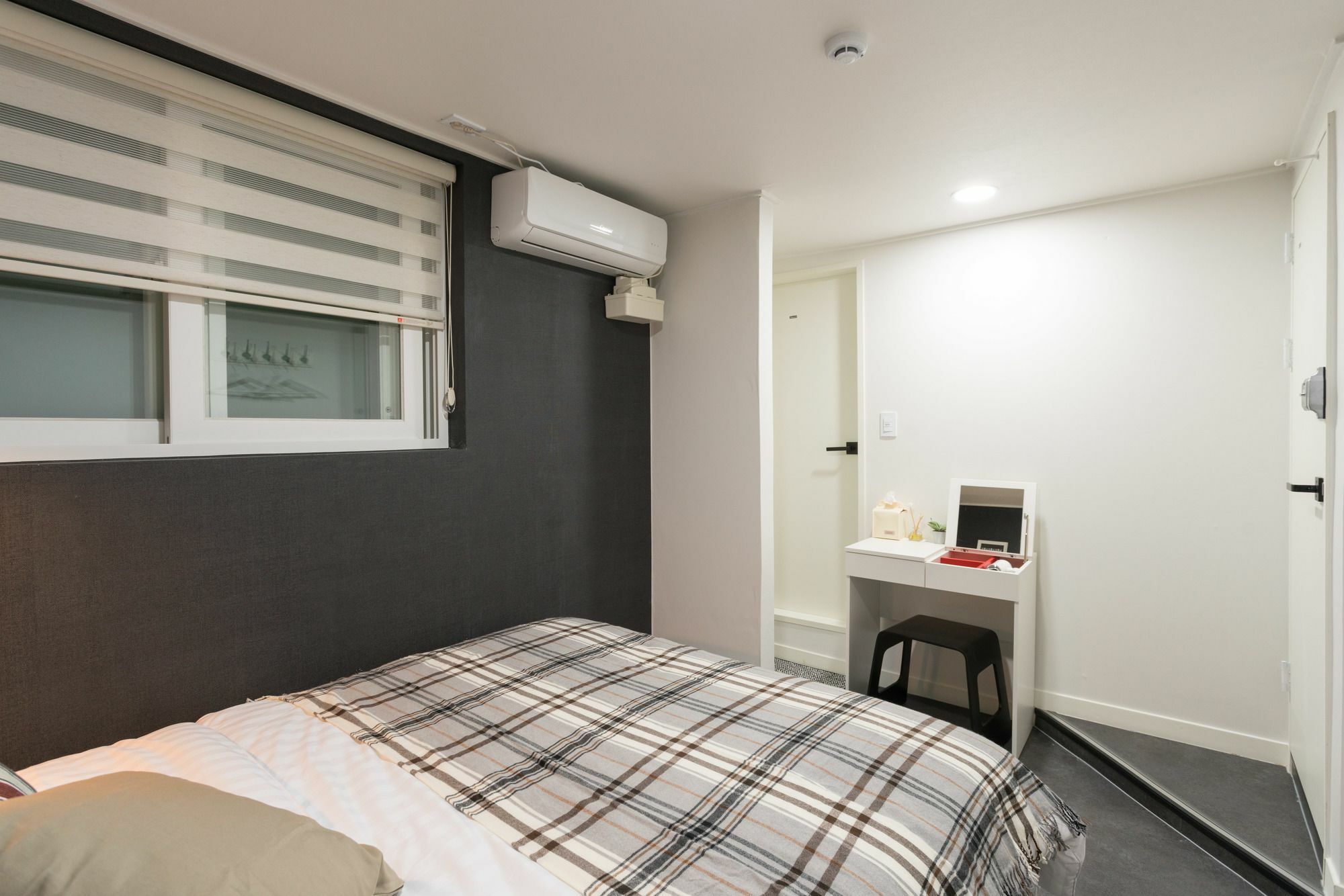 Neat House Hongdae Hotel Сеул Екстериор снимка